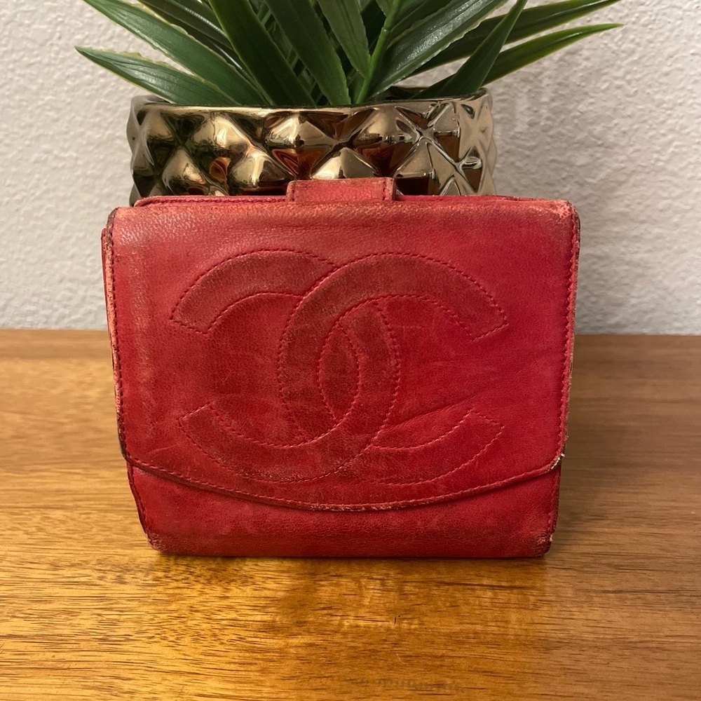 CHANEL Red CC Logo Leather Compact Wallet 💯 AUTHENTIC